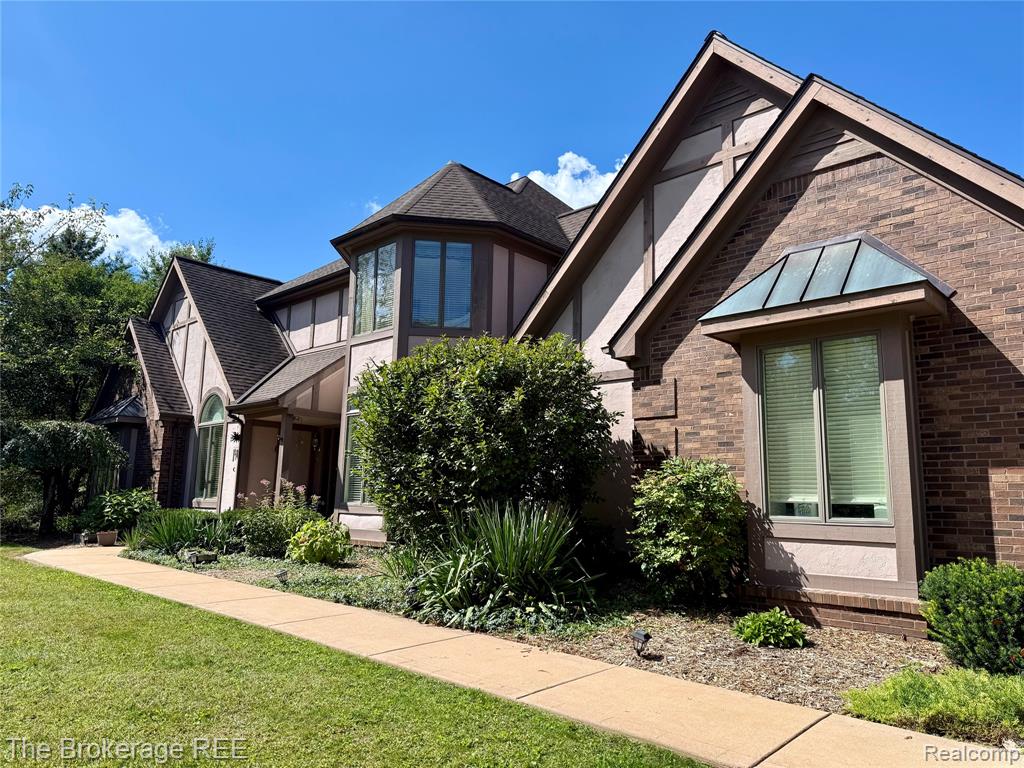 12088 Pinebrook Lane South Lyon, MI 48178 - Photo 2 of 73