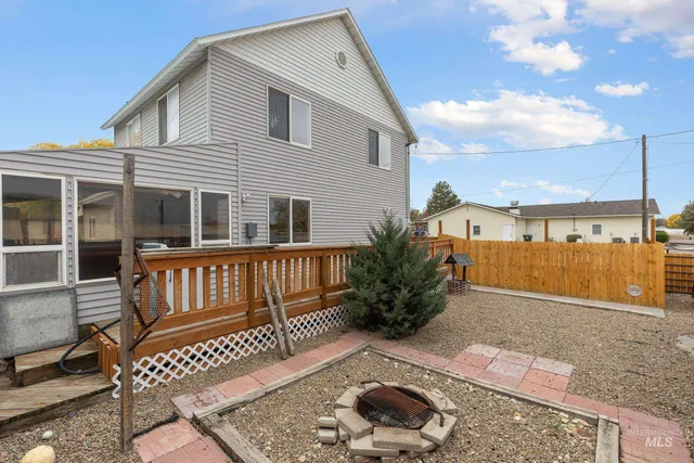 $369,900 | 522 East Cleveland Avenue, Unit N, Glenns Ferry, ID 83623