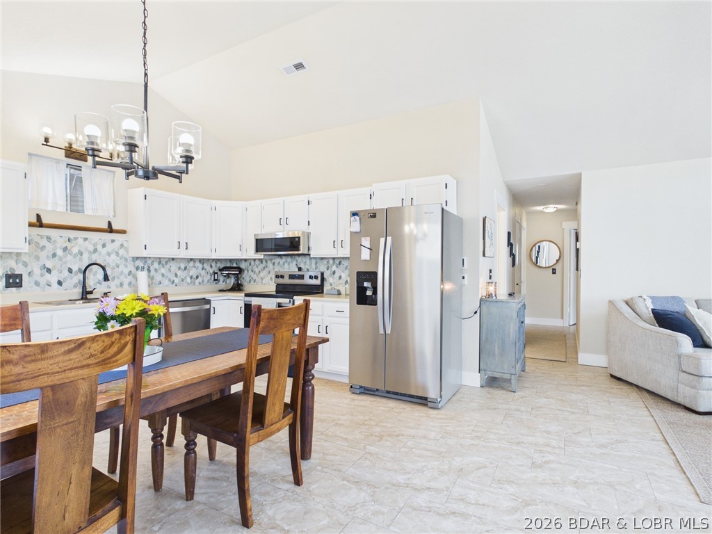 33433 Englewood Road Sunrise Beach, MO 65079 - Photo 5 of 54 Inviting atmosphere