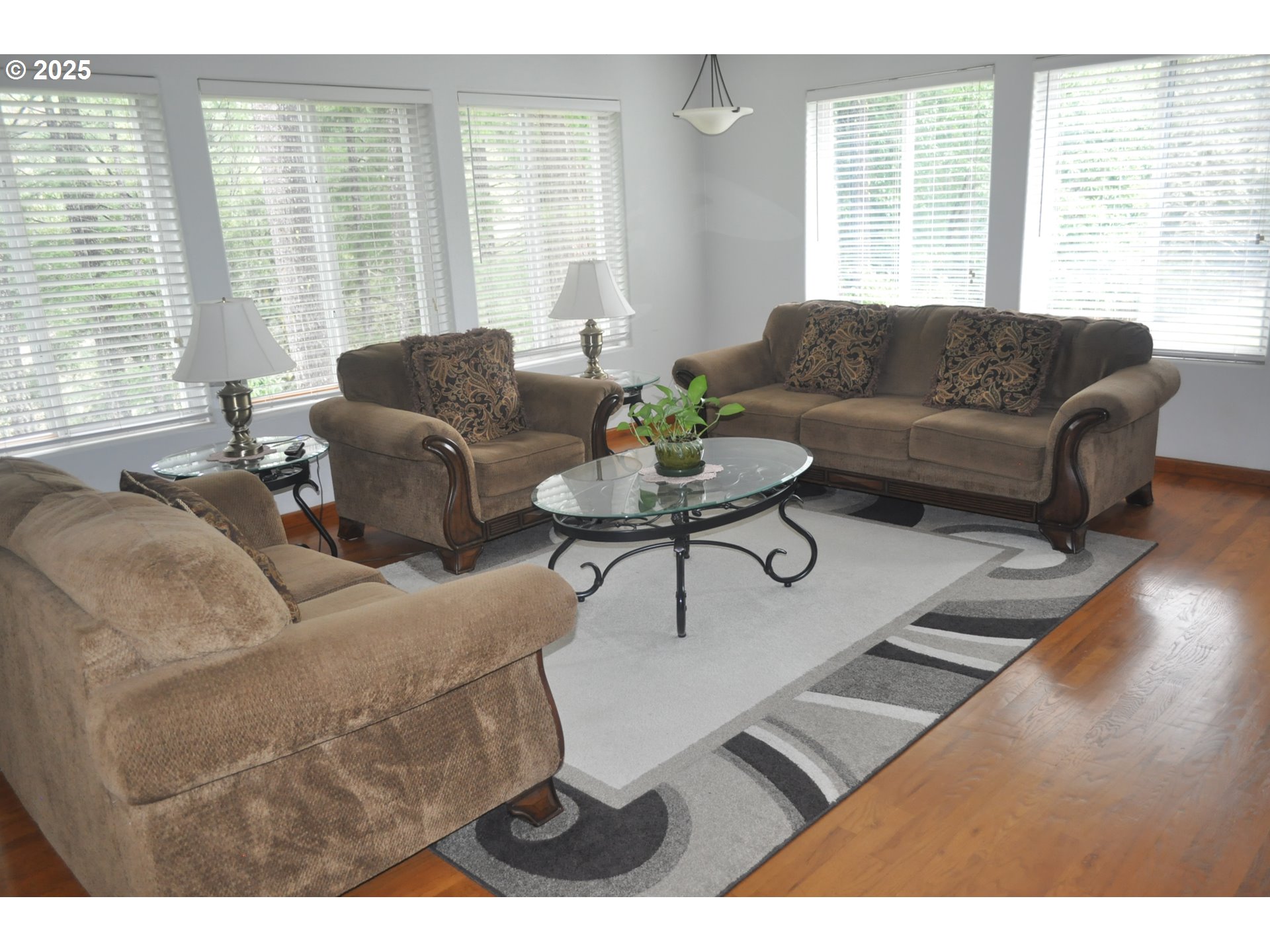 4215 Mt Reuben Road Glendale, OR 97442 - Photo 16 of 46 Living Room
