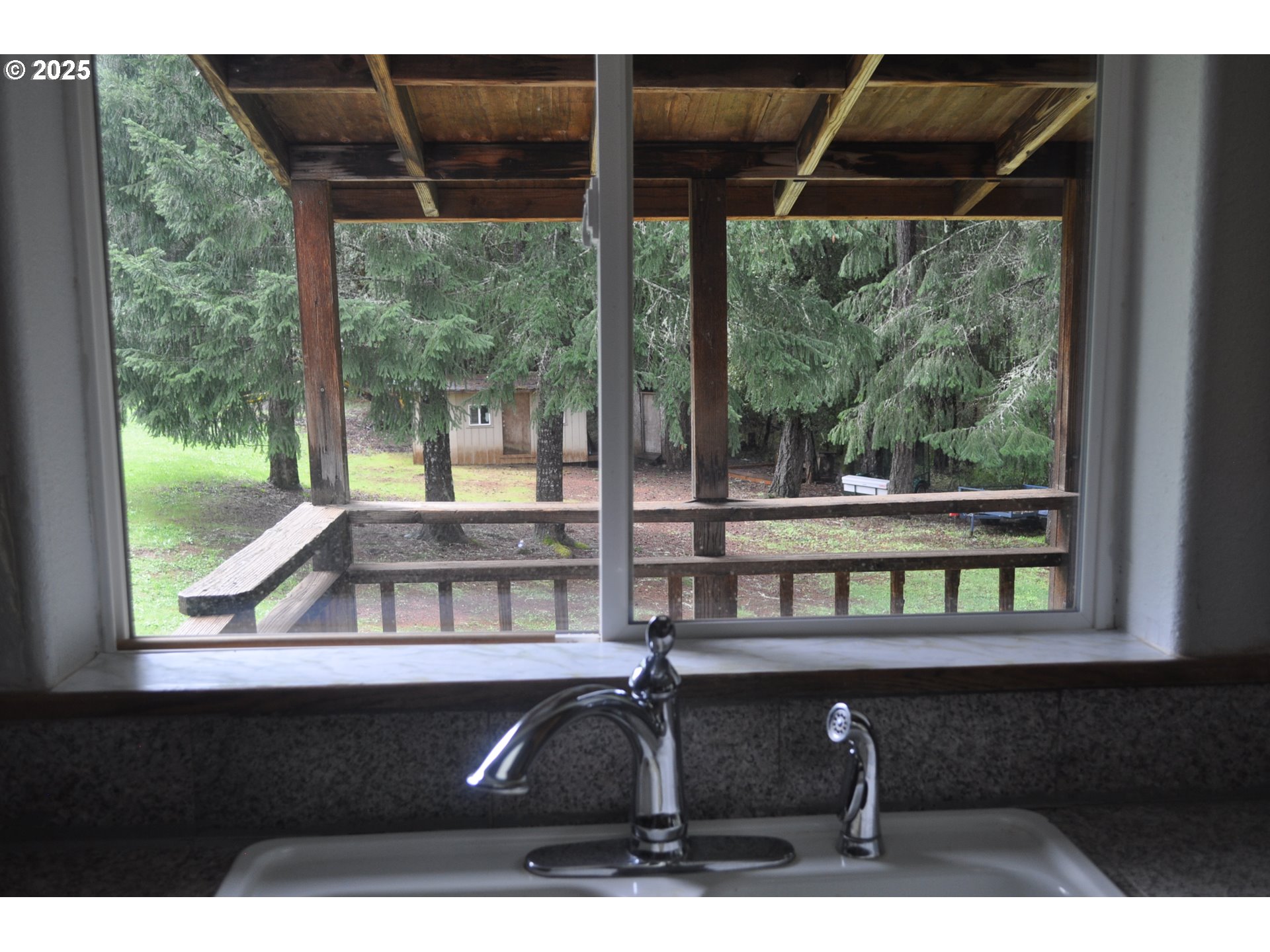 4215 Mt Reuben Road Glendale, OR 97442 - Photo 10 of 46 Dining Area