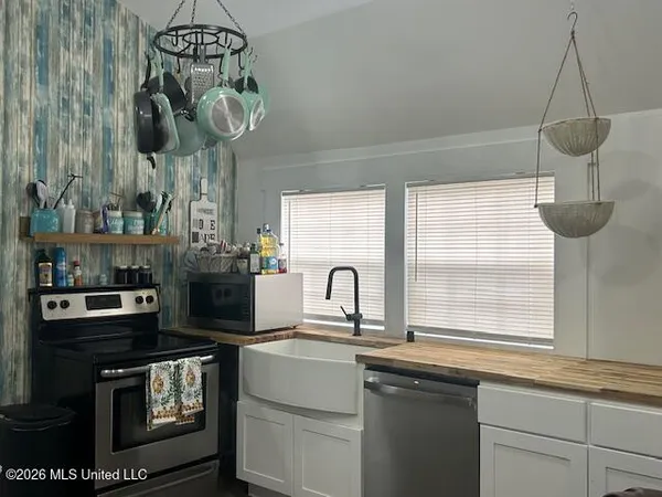 $153,000 | 27 Oak Creek Drive, McHenry, MS 39561
