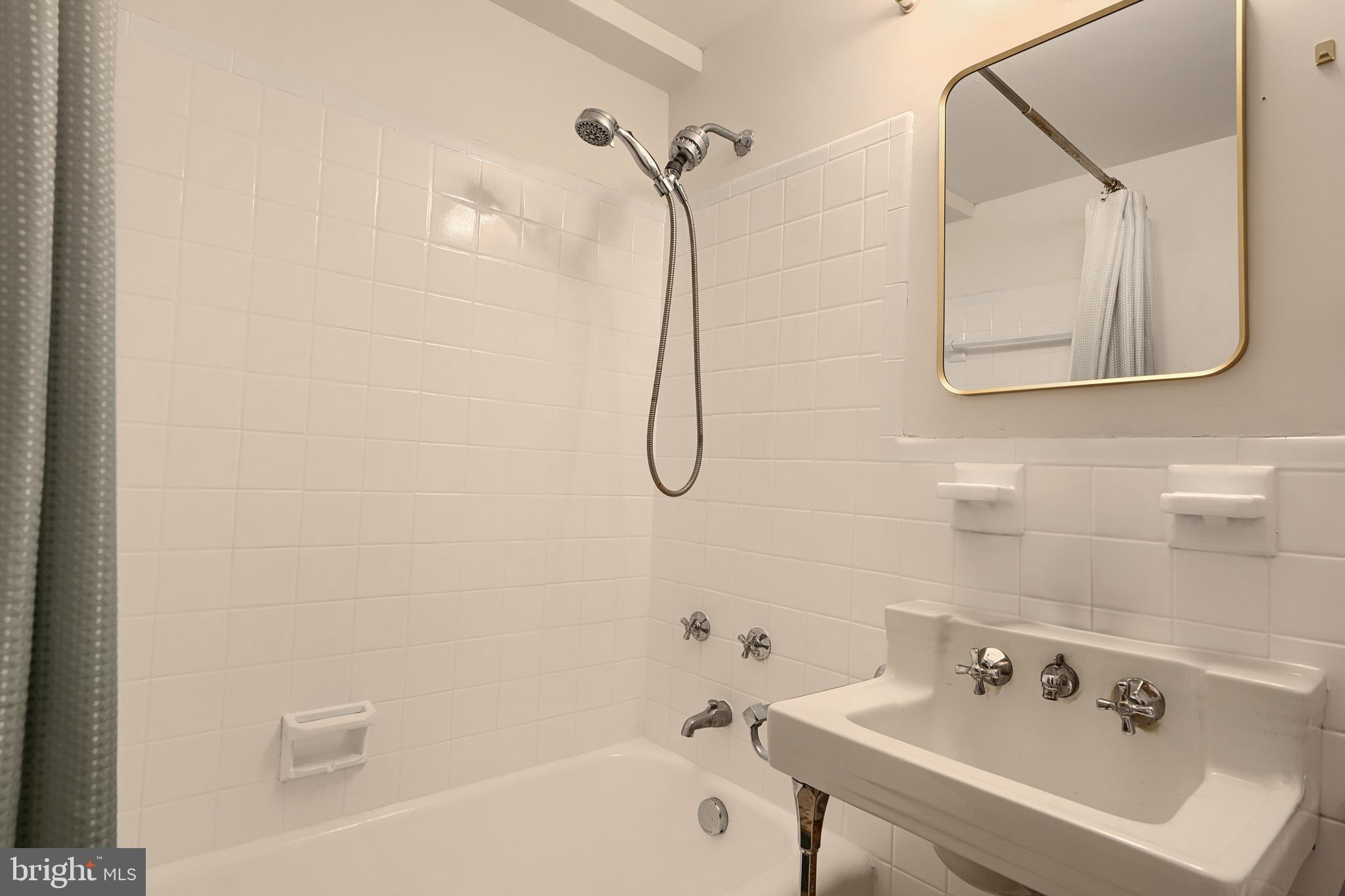 3601 Greenway, Unit 303 Baltimore, MD 21218 - Photo 21 of 30 a bathroom with a sink and mirror