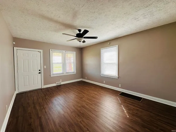 $1,600 | 5500 Big Cynthiana Road, Evansville, IN 47720