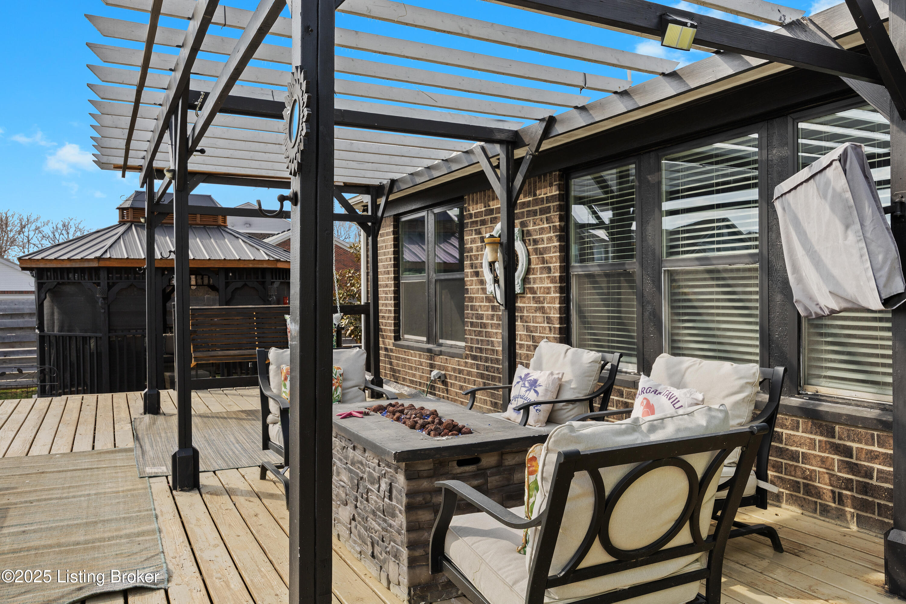 8500 Splendid Point Louisville, KY 40229 - Photo 27 of 39 Deck/Pool