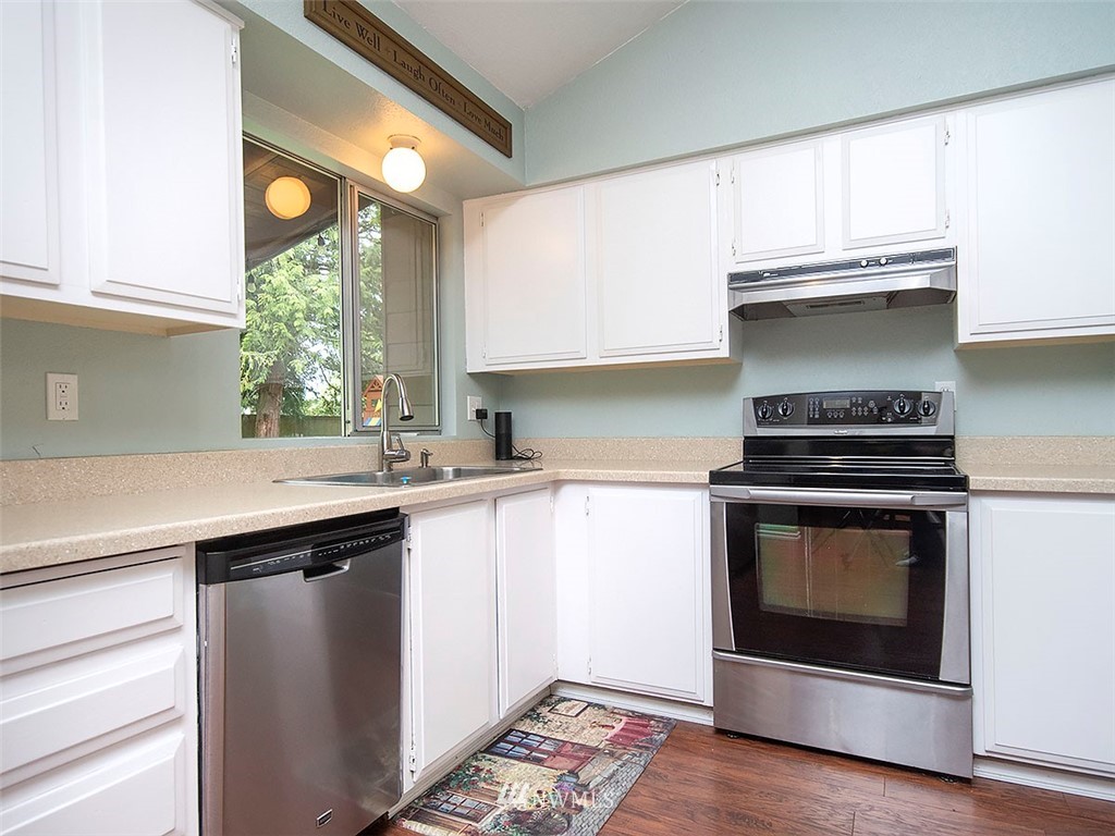 201 215th Street Southeast Bothell, WA 98021 - Photo 7 of 25