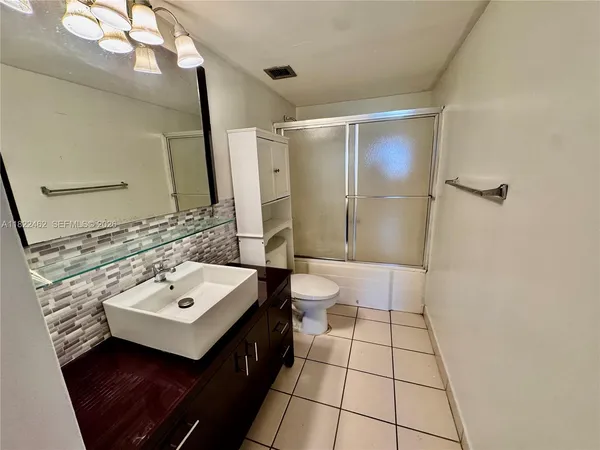 $167,500 | 13499 Biscayne Boulevard, Unit 703, North Miami, FL 33181