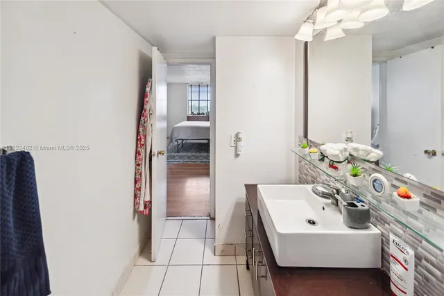 a en suite bathroom with a sink mirror and vanity