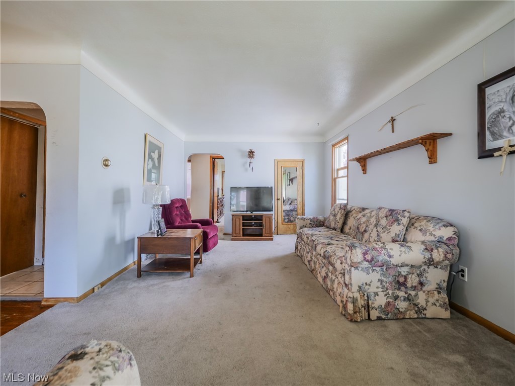 7913 Spring Garden Road Cleveland, OH 44129 - Photo 5 of 30