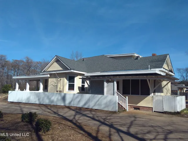 $257,500 | 1202 Bayou Drive, Indianola, MS 38751