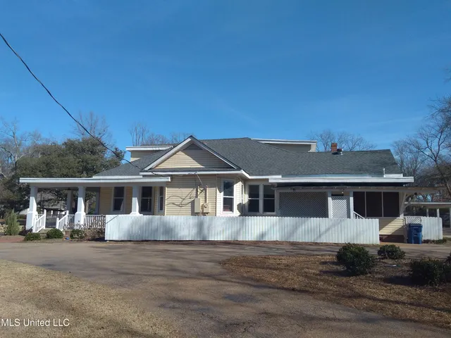 $257,500 | 1202 Bayou Drive, Indianola, MS 38751
