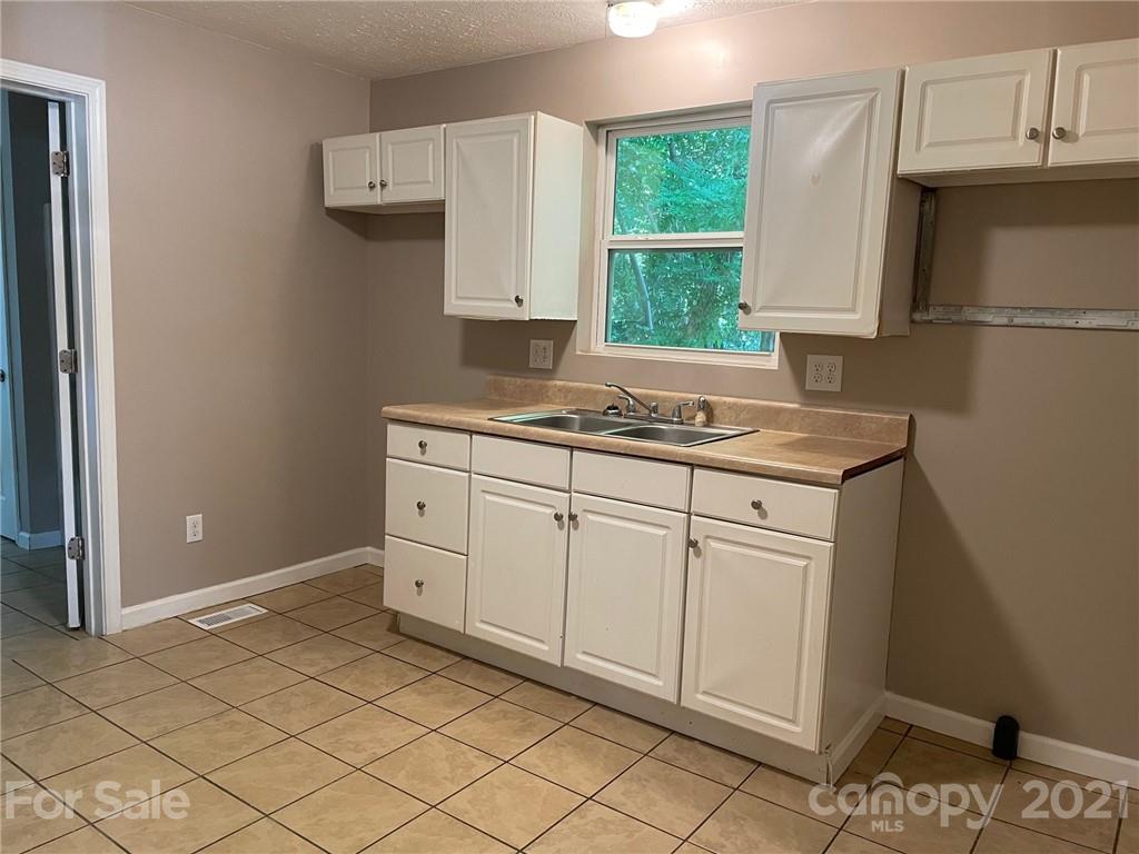 102 Roper Street Morganton, NC 28655 - Photo 3 of 4 Gallery Image 3