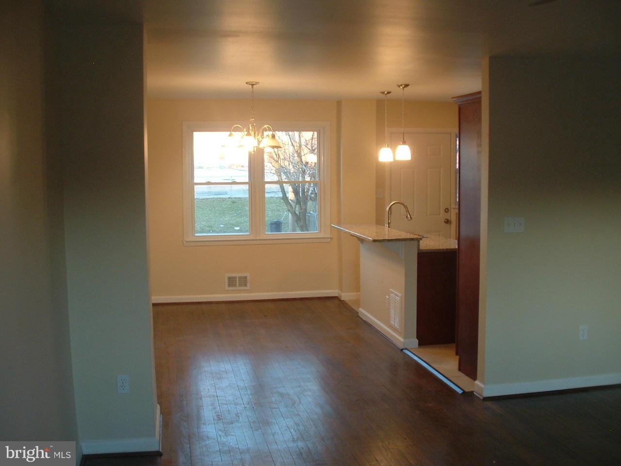 229 Southeastern Court Baltimore, MD 21221 - Photo 12 of 26 Dining Room
