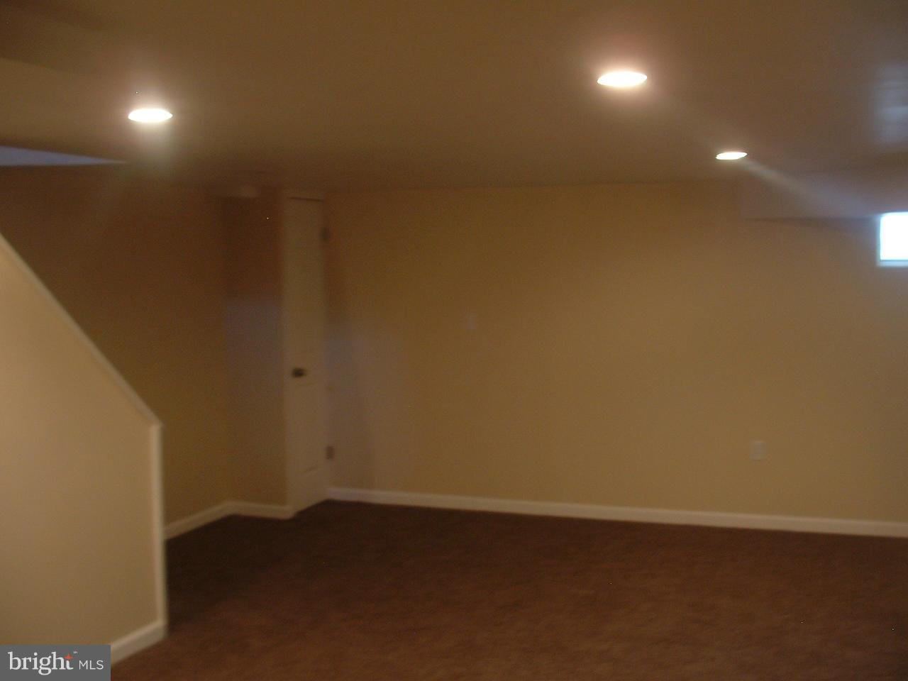 229 Southeastern Court Baltimore, MD 21221 - Photo 14 of 26 Family Room