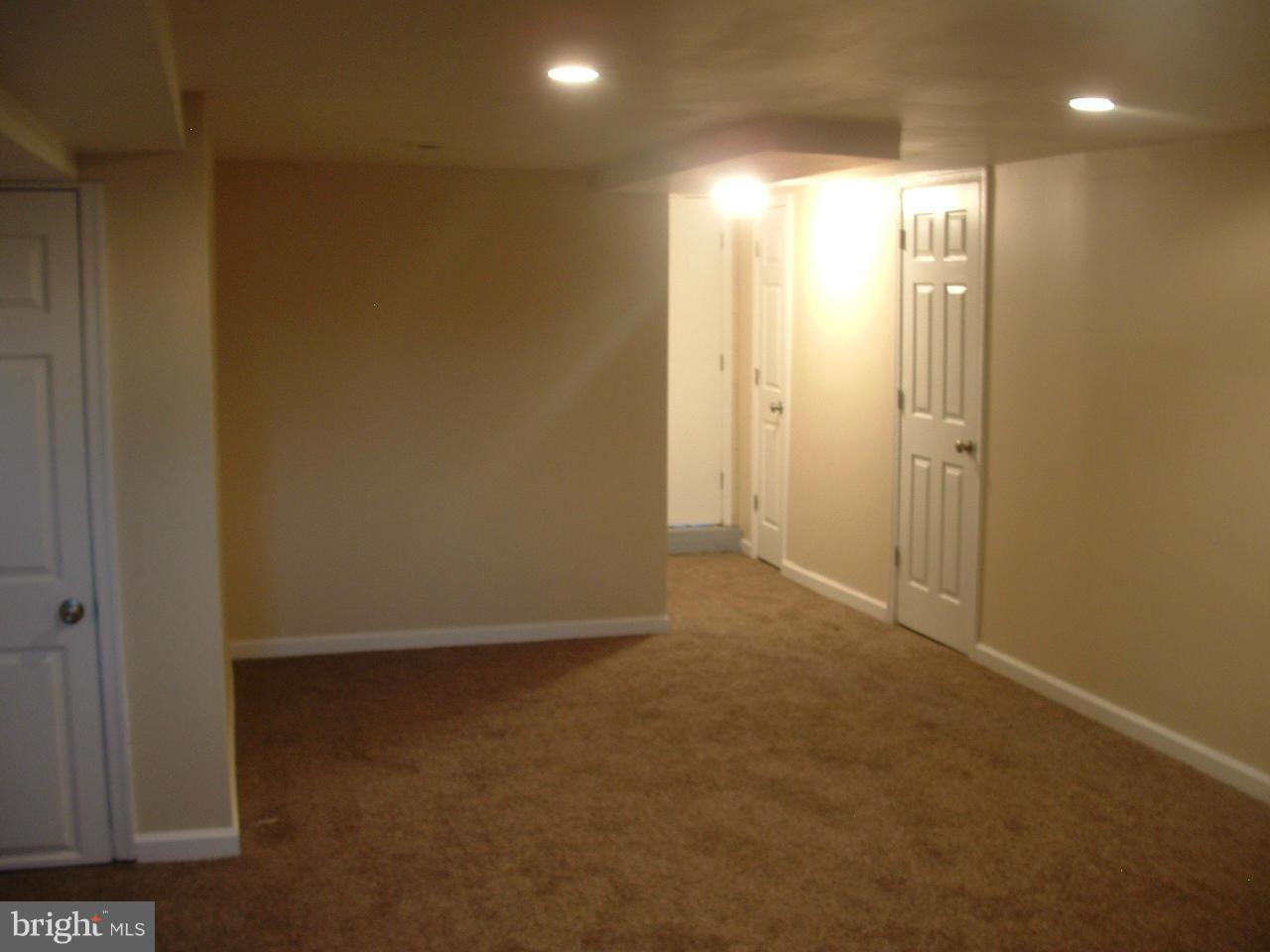 229 Southeastern Court Baltimore, MD 21221 - Photo 15 of 26 Family Room