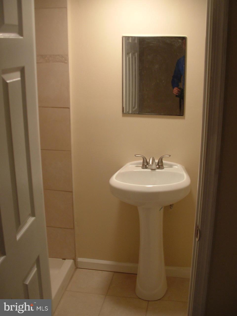 229 Southeastern Court Baltimore, MD 21221 - Photo 17 of 26 Bath
