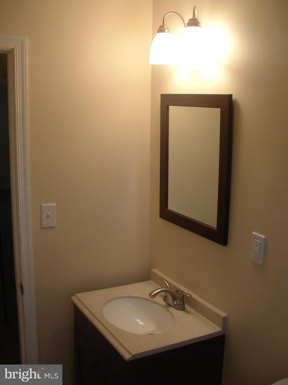 229 Southeastern Court Baltimore, MD 21221 - Photo 19 of 26 Bath