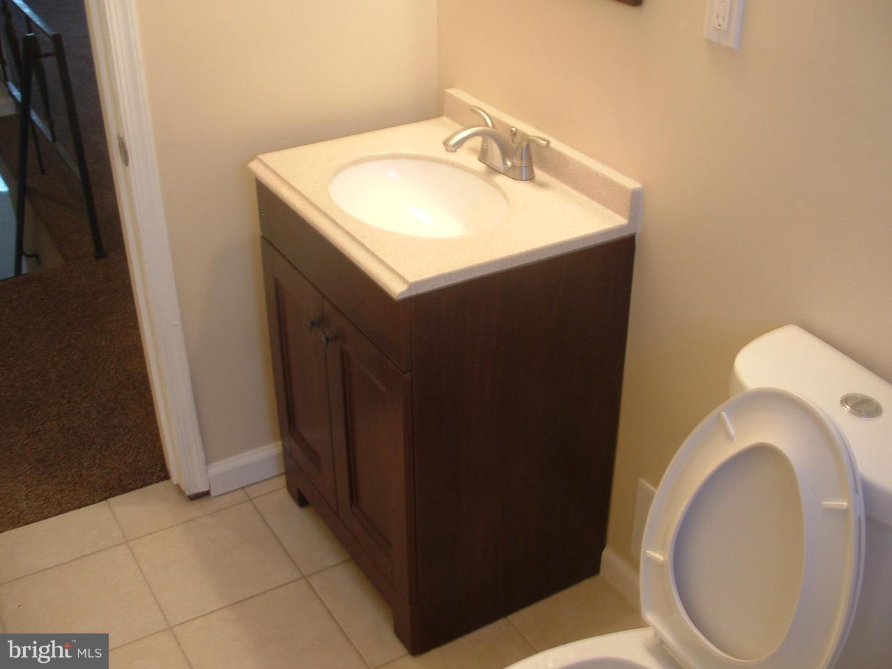 229 Southeastern Court Baltimore, MD 21221 - Photo 20 of 26 Bath