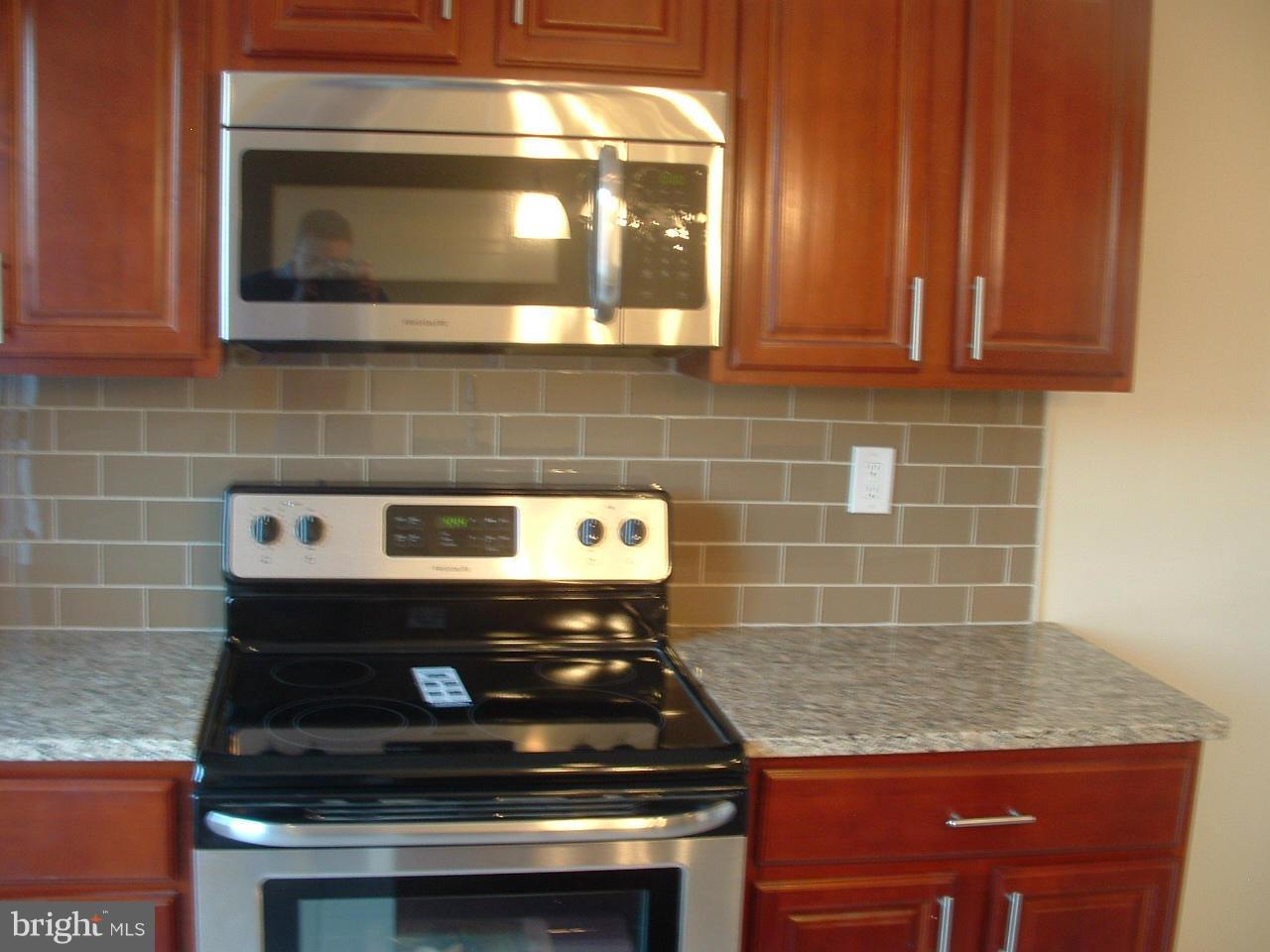 229 Southeastern Court Baltimore, MD 21221 - Photo 7 of 26 Kitchen