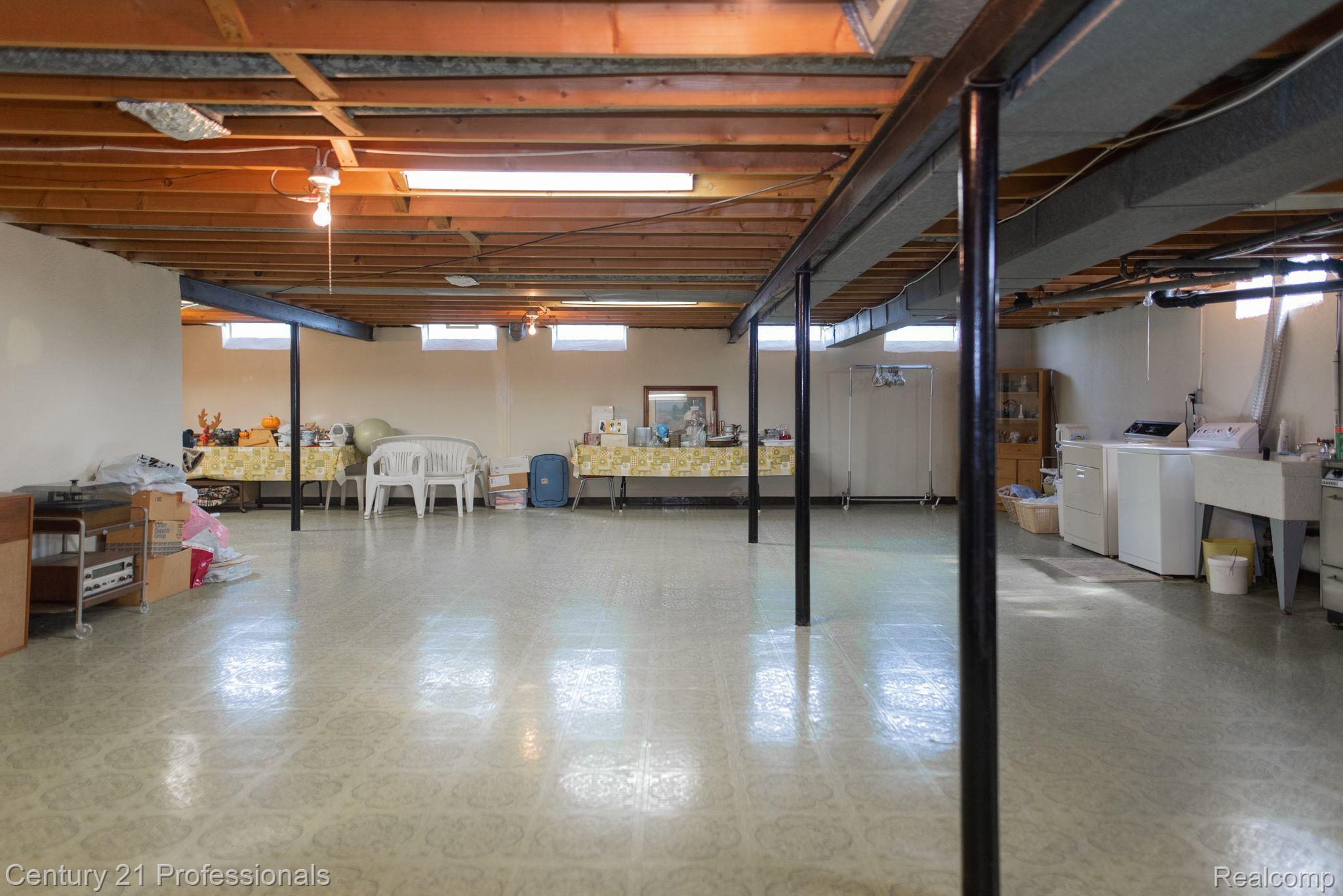 36135 Curtis Road Livonia, MI 48152 - Photo 29 of 30 Gallery Image 29