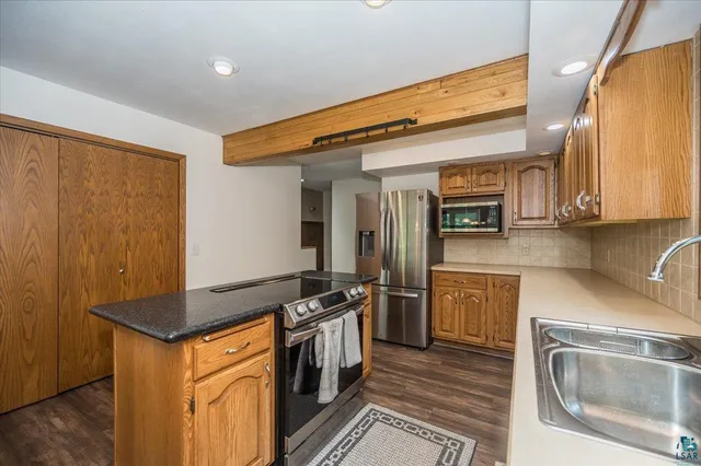 $495,000 | 9476 East Elm Road, Poplar, WI 54864