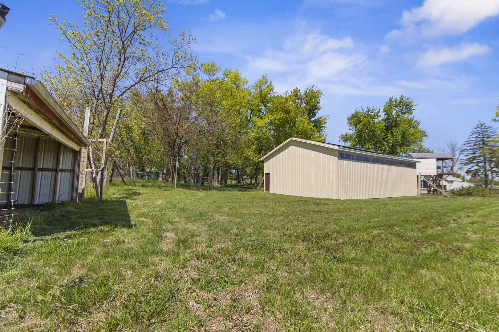 9909 Winn Road Spring Grove, IL 60081 - Photo 97 of 100 a backyard of a house with plants and large tree
