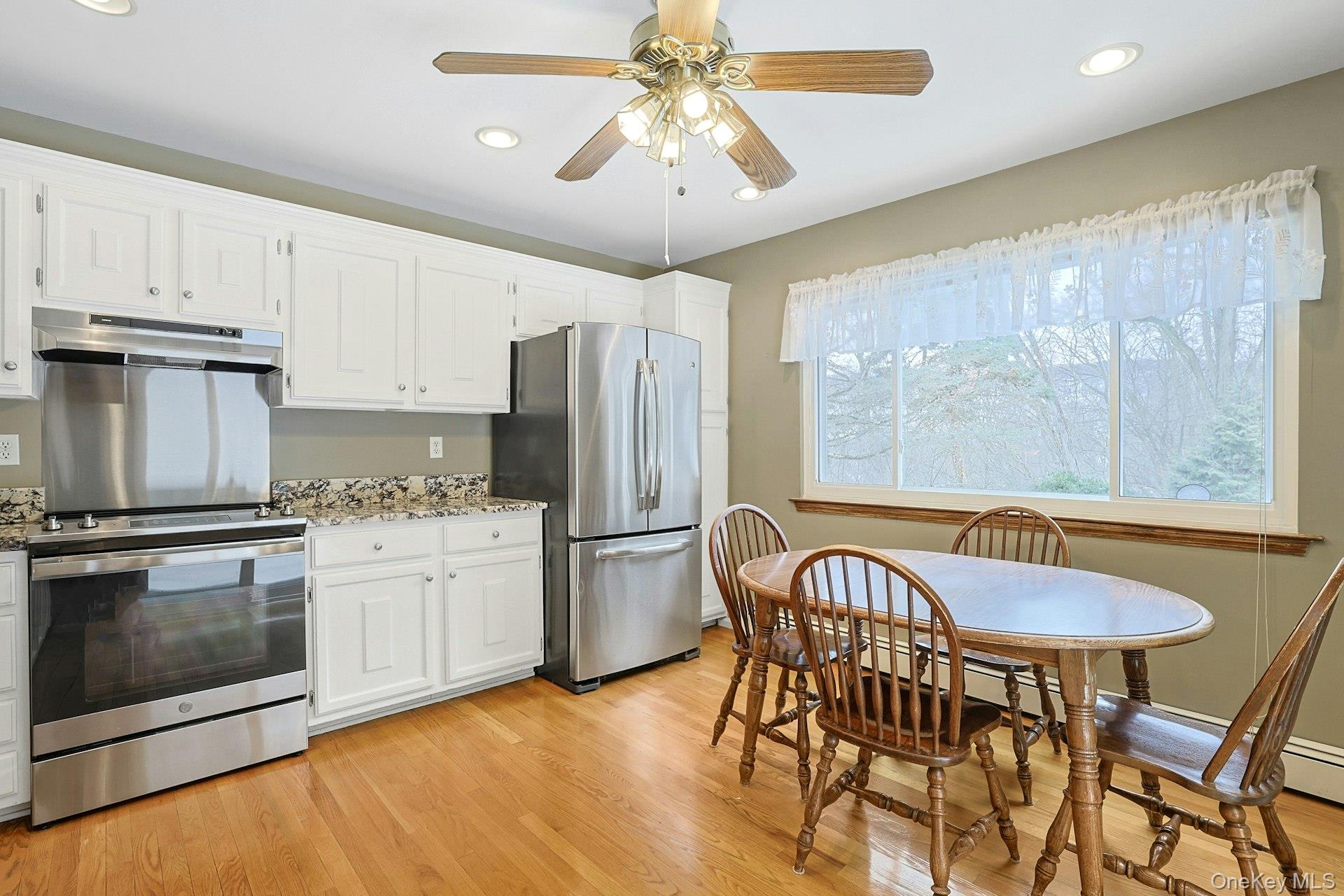 186 Rutledge Avenue Hawthorne, NY 10532 - Photo 11 of 37 Eating Area Overlooking Backyard