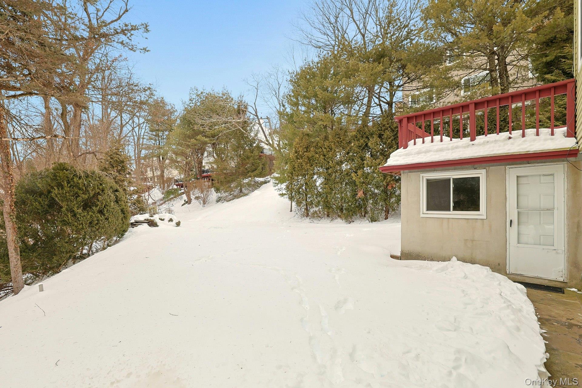 186 Rutledge Avenue Hawthorne, NY 10532 - Photo 29 of 37 Separate Entrance to Apartment