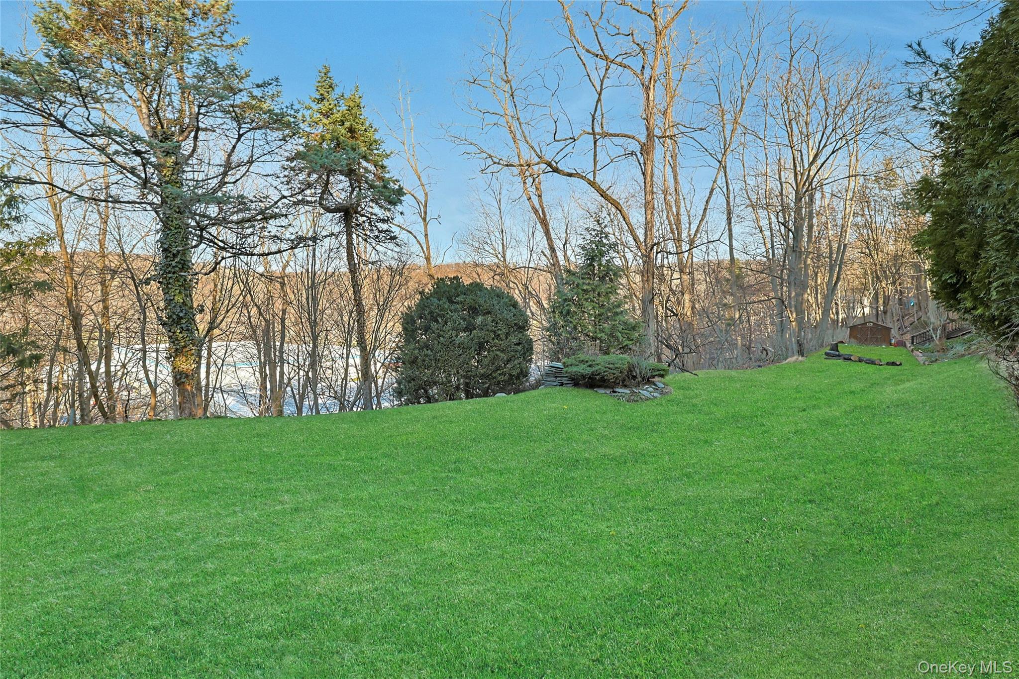 186 Rutledge Avenue Hawthorne, NY 10532 - Photo 30 of 38 Lots of Privacy!