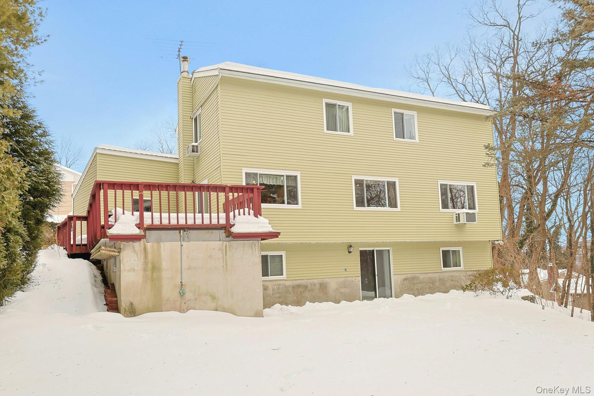 186 Rutledge Avenue Hawthorne, NY 10532 - Photo 30 of 37 Back of Home