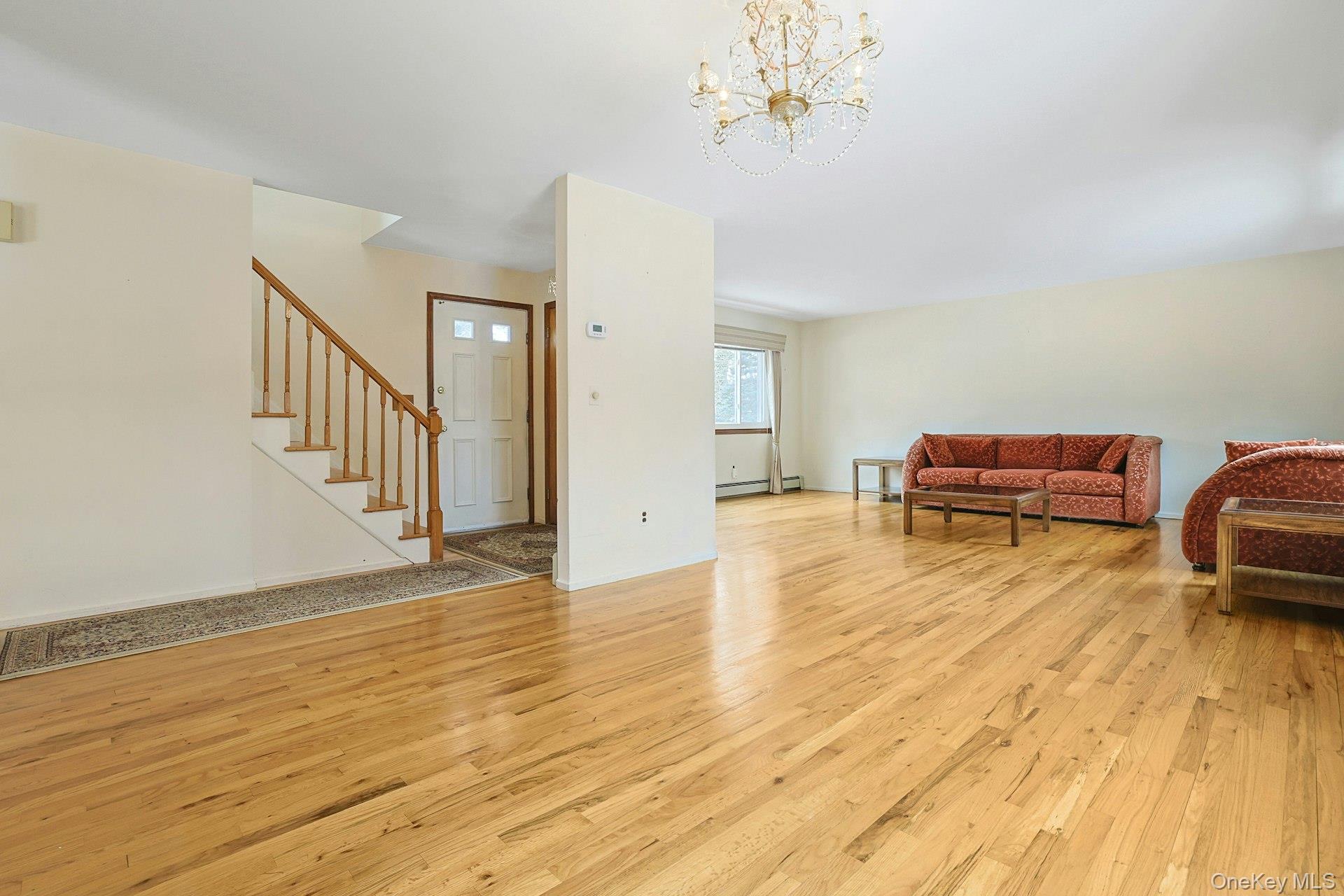 186 Rutledge Avenue Hawthorne, NY 10532 - Photo 4 of 38 Spacious Living Room/Dining Room