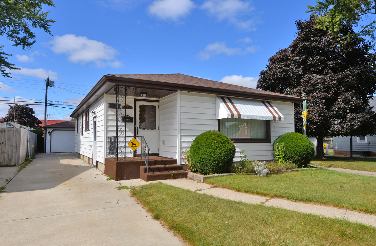 2228 Shoop Street Racine, WI 53404 - Photo 1 of 1 Main picture