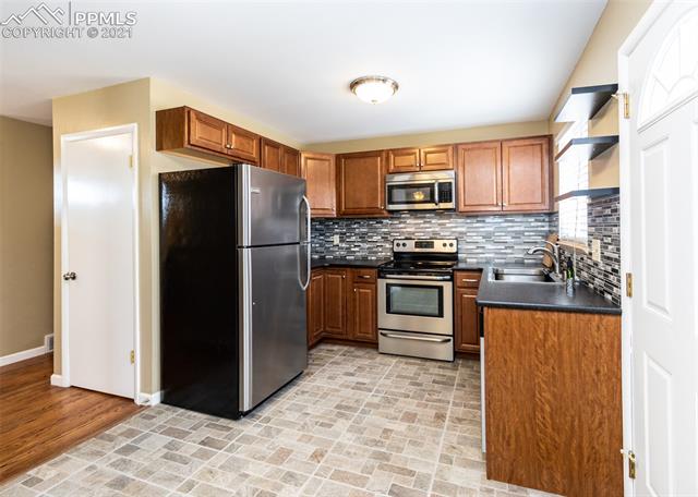 1902 Whitman Road Colorado Springs, CO 80910 - Photo 9 of 28