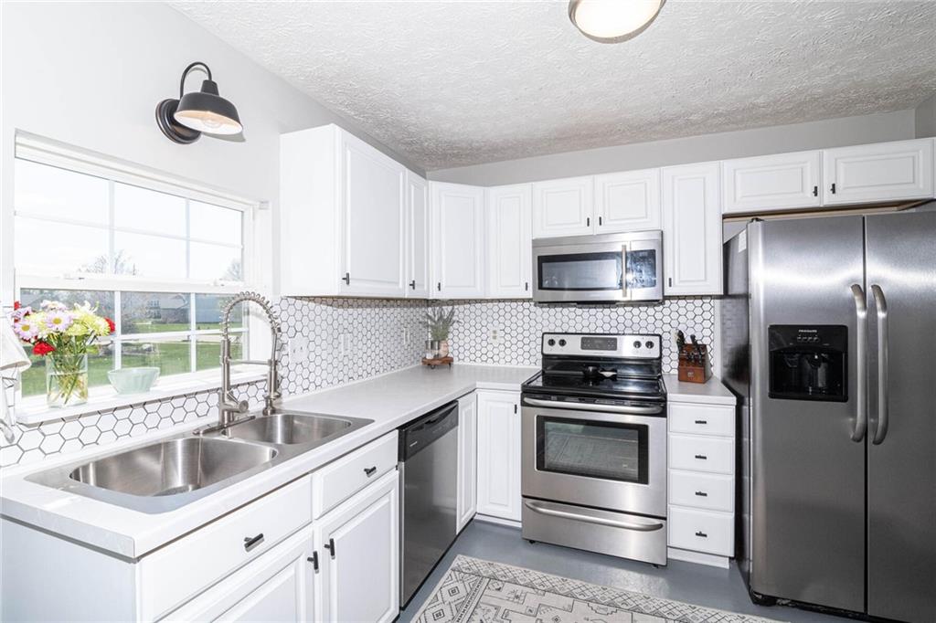 433 Zephyr Way Westfield, IN 46074 - Photo 11 of 36