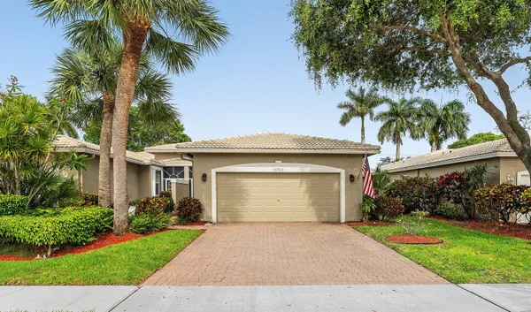 $395,000 | 10760 Royal Caribbean Circle, Boynton Beach, FL 33437
