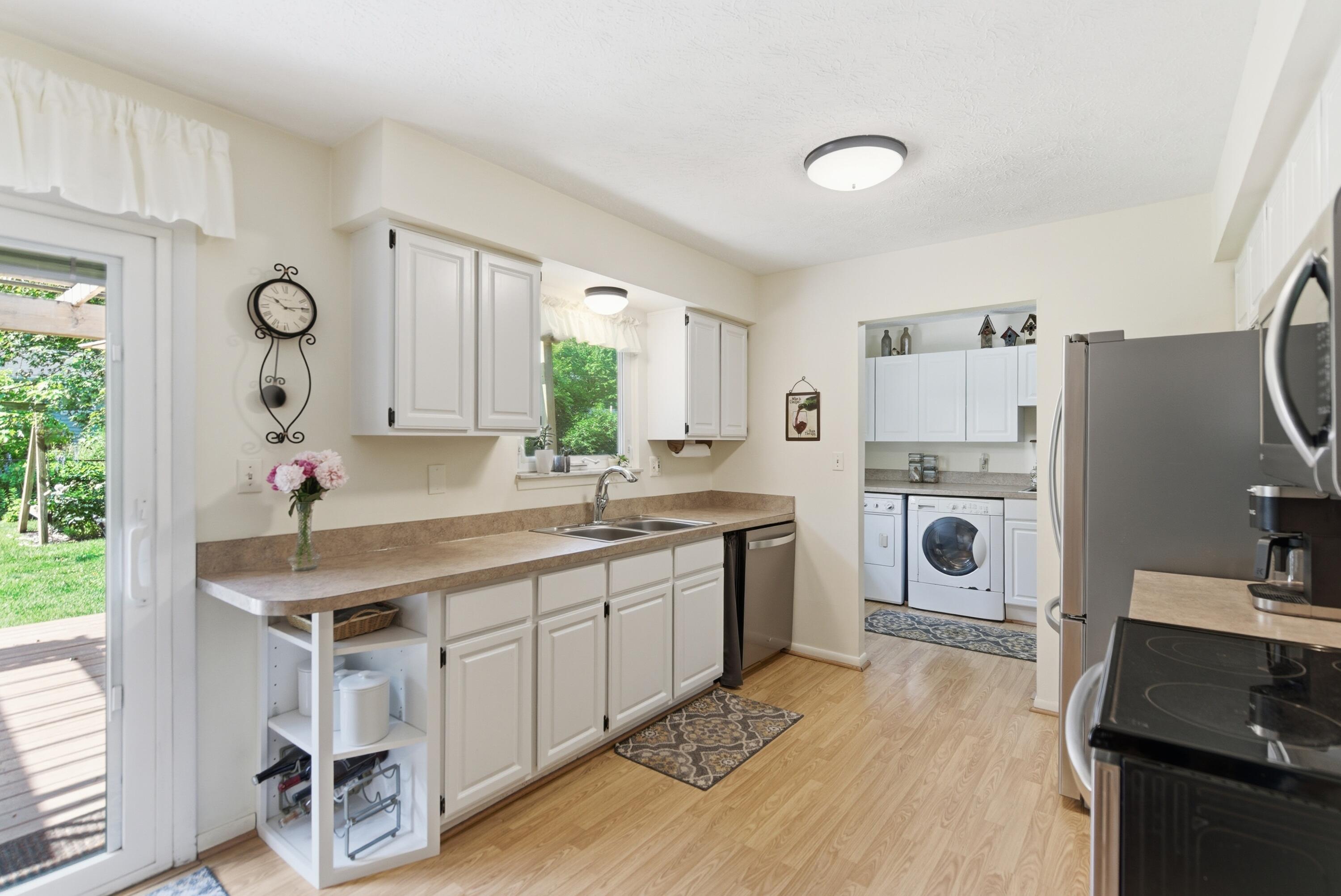 2452 Moore Place Howell, MI 48843 - Photo 20 of 48 35-DSC07215