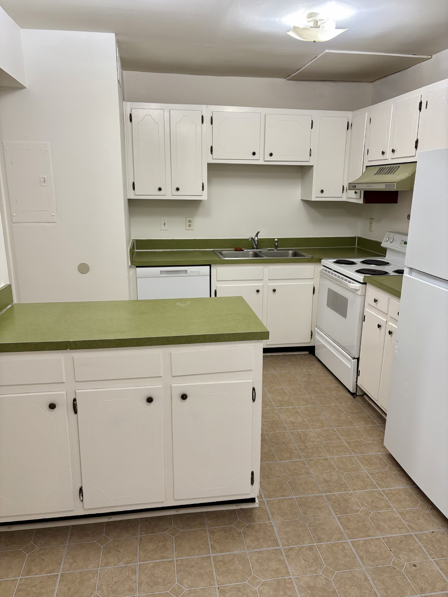 370 Wallace Road, Unit C14 Nashville, TN 37211 - Photo 3 of 8 a kitchen with granite countertop white cabinets and white appliances