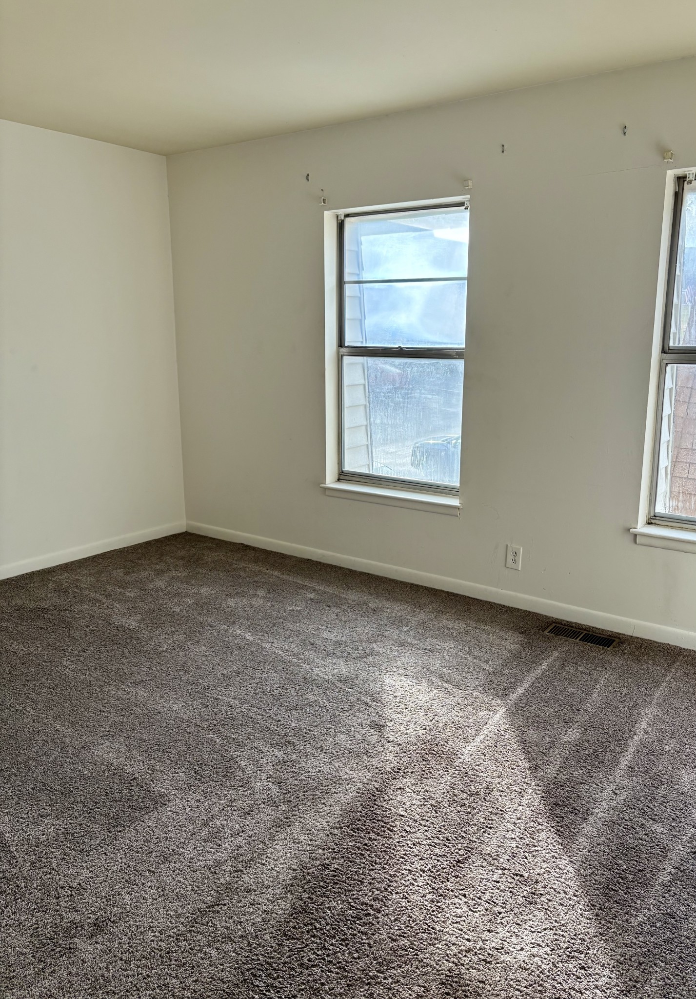 370 Wallace Road, Unit C14 Nashville, TN 37211 - Photo 6 of 8 an empty room with windows