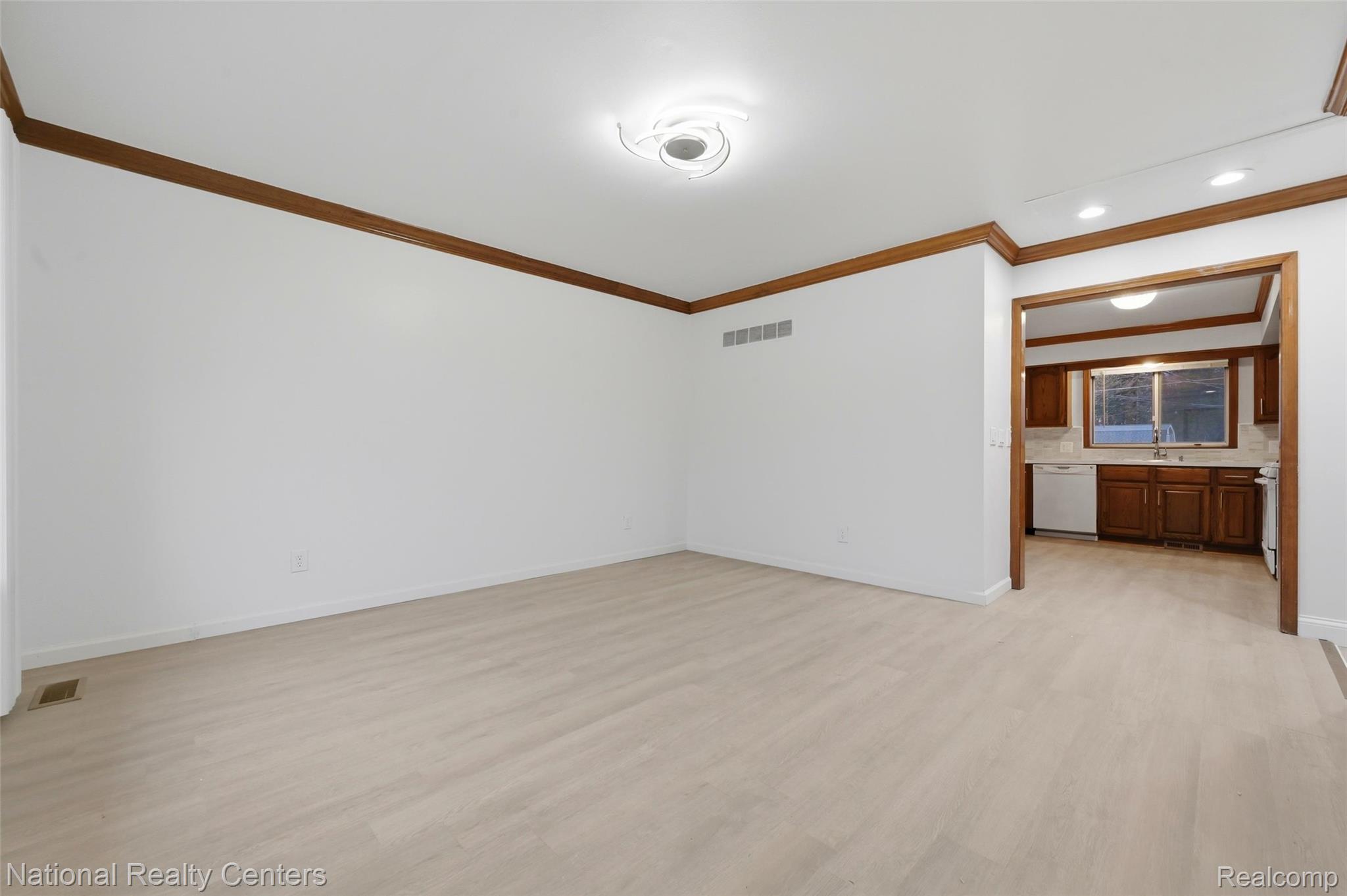37625 Ryan Road Sterling Heights, MI 48310 - Photo 8 of 30 uo8ogoe0g1.jpg