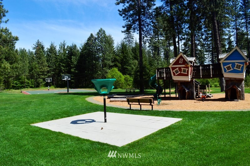 1360 Snowberry Loop Cle Elum, WA 98922 - Photo 9 of 10 a sign board with a big yard