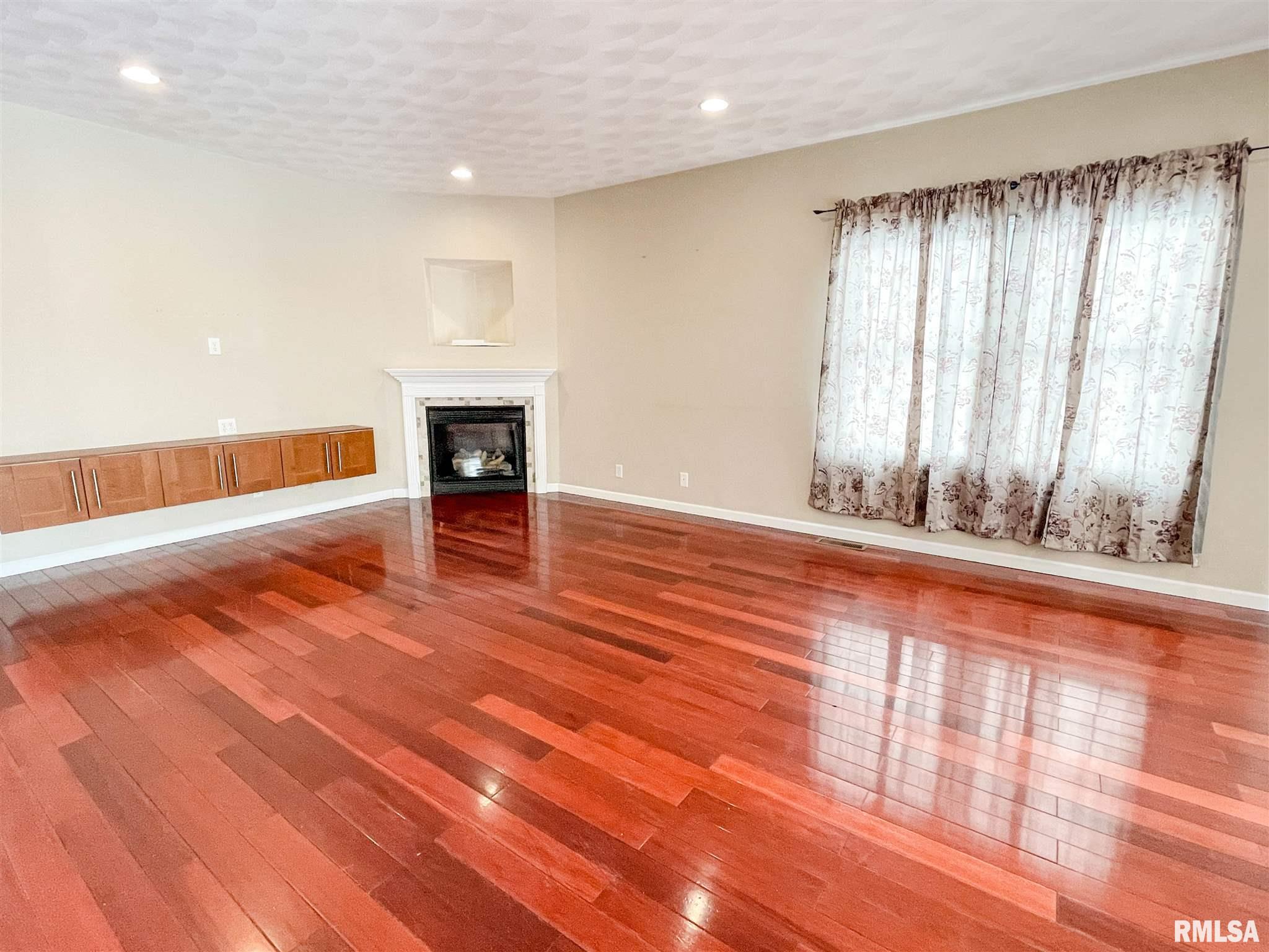 1801 Remington Road Pekin, IL 61554 - Photo 4 of 50 Gallery Image 4