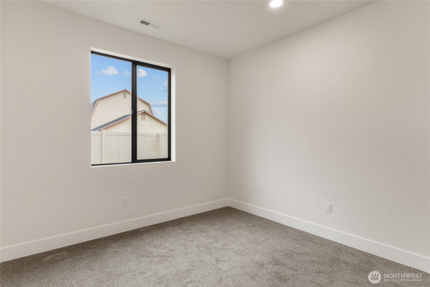 562 South Oasis Loop East Wenatchee, WA 98802 - Photo 14 of 25