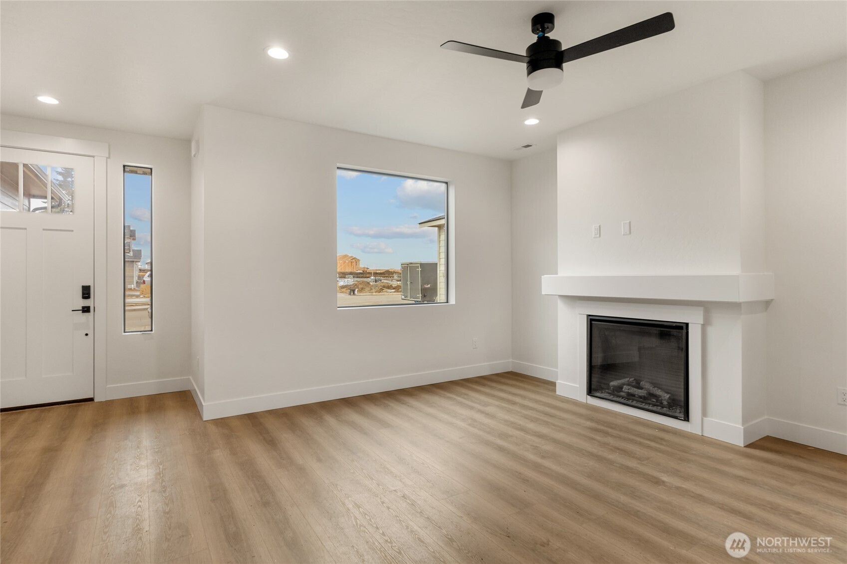 562 South Oasis Loop East Wenatchee, WA 98802 - Photo 3 of 25