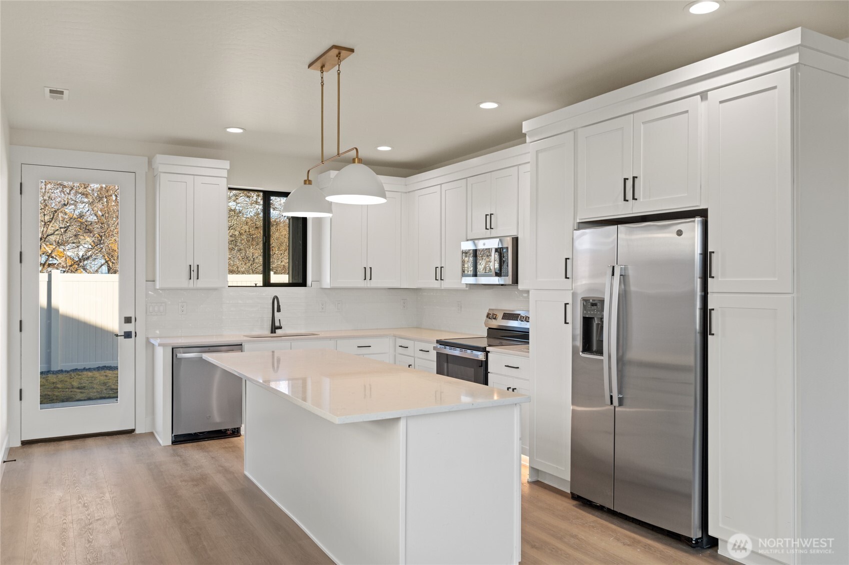 562 South Oasis Loop East Wenatchee, WA 98802 - Photo 5 of 25