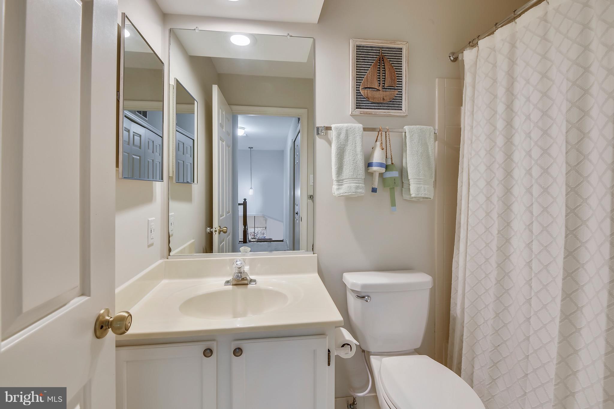 301 Canterfield Road Annapolis, MD 21403 - Photo 23 of 29 Second level full bath