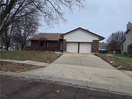 $385,000 | 15801 Dearborn Street, Overland Park, KS 66223
