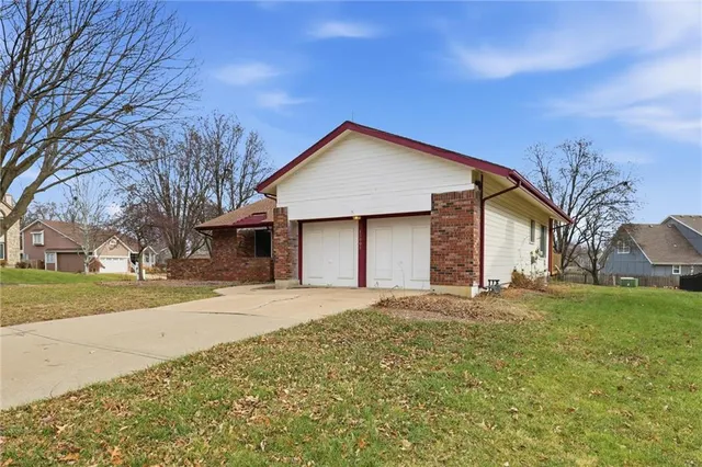 $385,000 | 15801 Dearborn Street, Overland Park, KS 66223