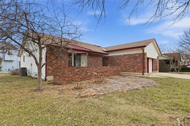 $385,000 | 15801 Dearborn Street, Overland Park, KS 66223