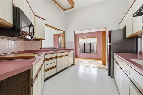 $385,000 | 15801 Dearborn Street, Overland Park, KS 66223