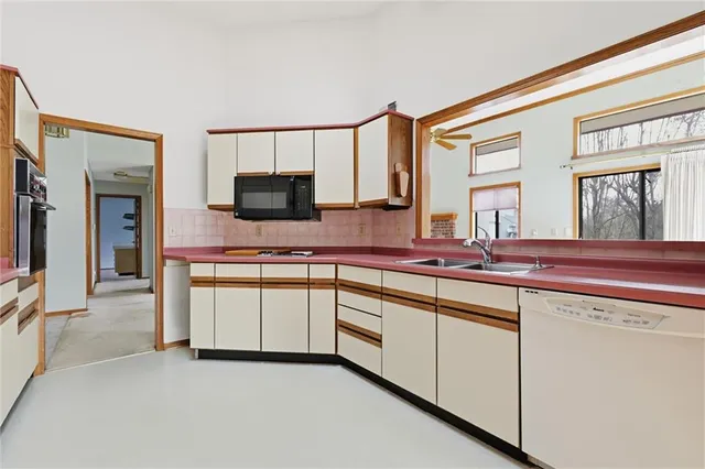 $385,000 | 15801 Dearborn Street, Overland Park, KS 66223